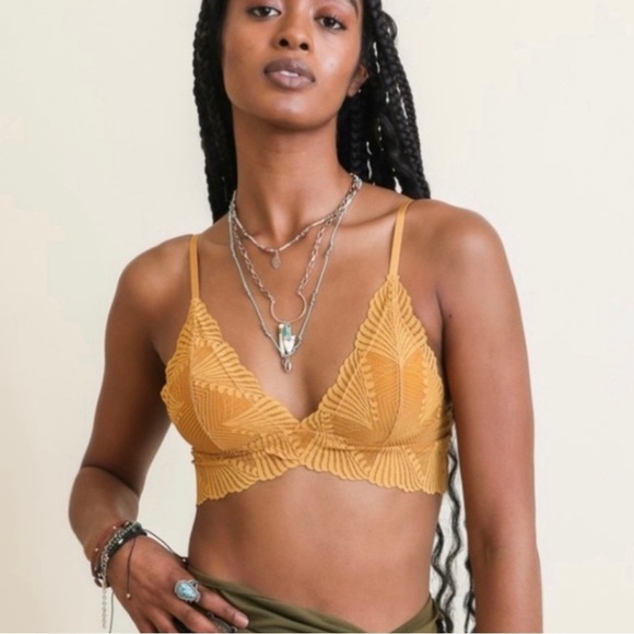 Butterfly Scalloped Lace Bralette - Picture 1 of 8
